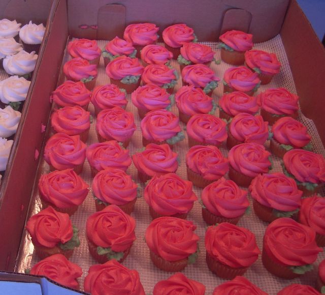Lo'ts of pink cupcakes